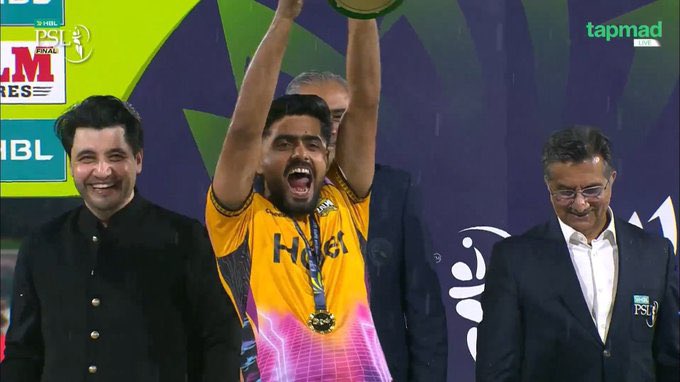 OHHH MY BABAR 😭😭♥️♥️ MAY YOU HAVE MANY MORE TROPHIES  LIKE THIS