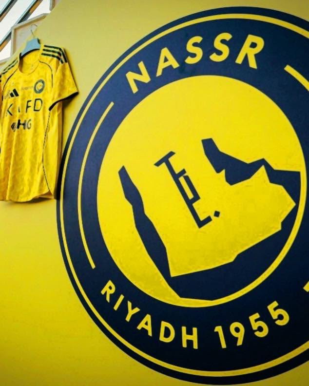 عـالمَــي فَخــَم 💛 tweet media