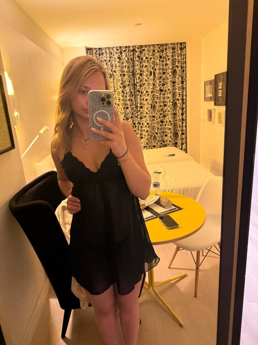 Anna Trapstar tweet media