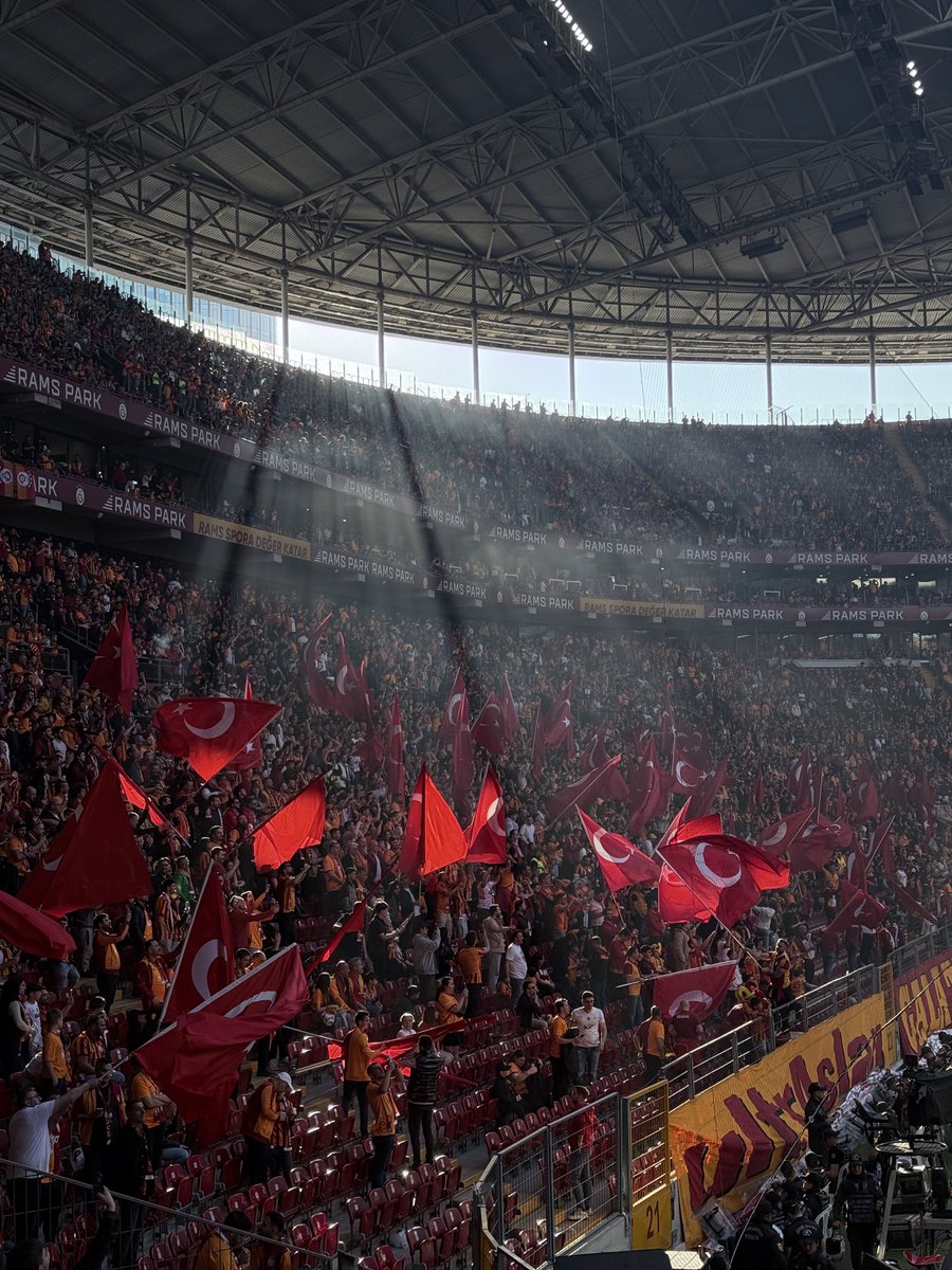 Rams Park’a Türk Bayrağı çok yakışıyor 🇹🇷 

📸 18.05.2025