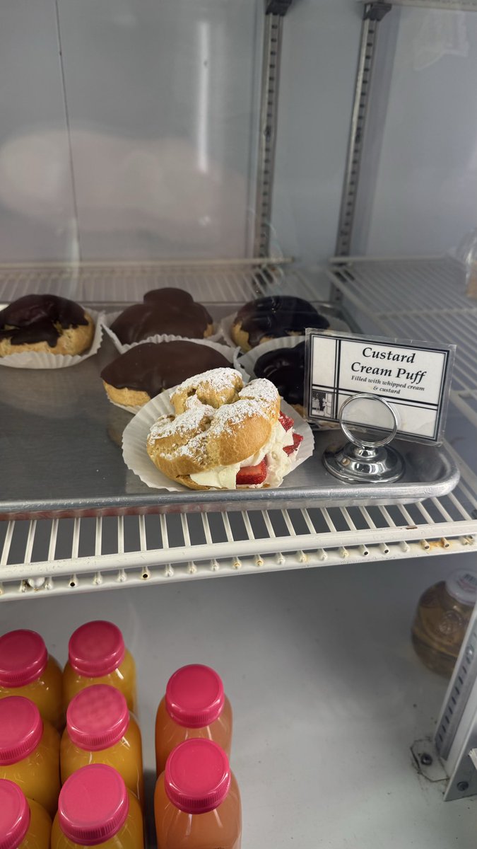franksgarcia4's tweet image. What could be better than a Sunday morning farmers market.. Them gooseberry’s &amp;amp; something sweet are coming home with me!! lol #farmersmarket #pastry