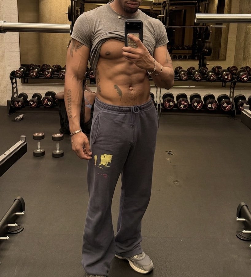 dexterbcarr's tweet photo. happy sunday 😛 https://t.co/OsIolfAuOB