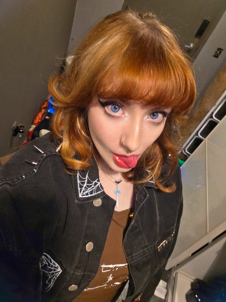 Goth Ms Frizzle 🧚🏻‍♀️ tweet media