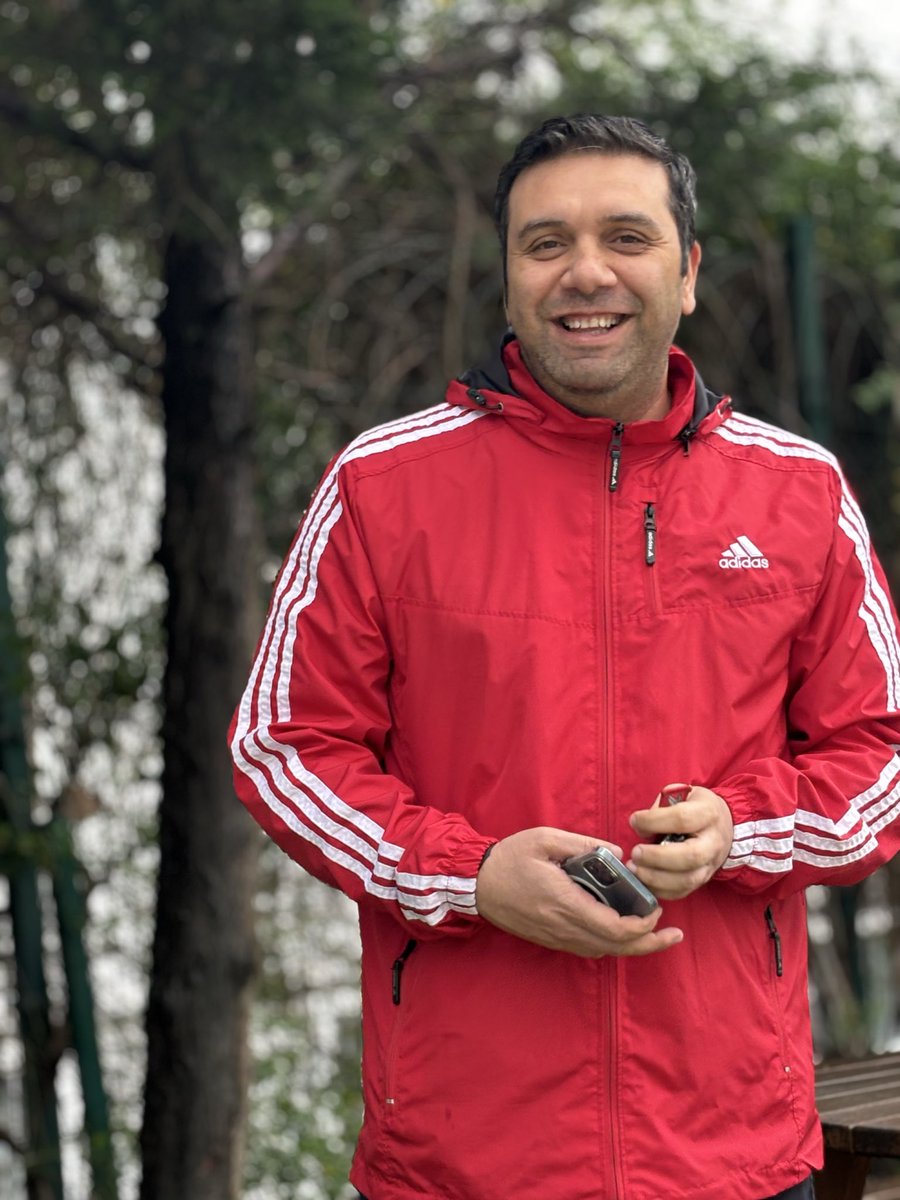 BilalAY_'s tweet photo. En güzel gülüş;
en derin acıyı saklayabilendir.

#istanbul #bilalay #kırmızı #gaziosmanpaşa https://t.co/qvm0pMI8Cp