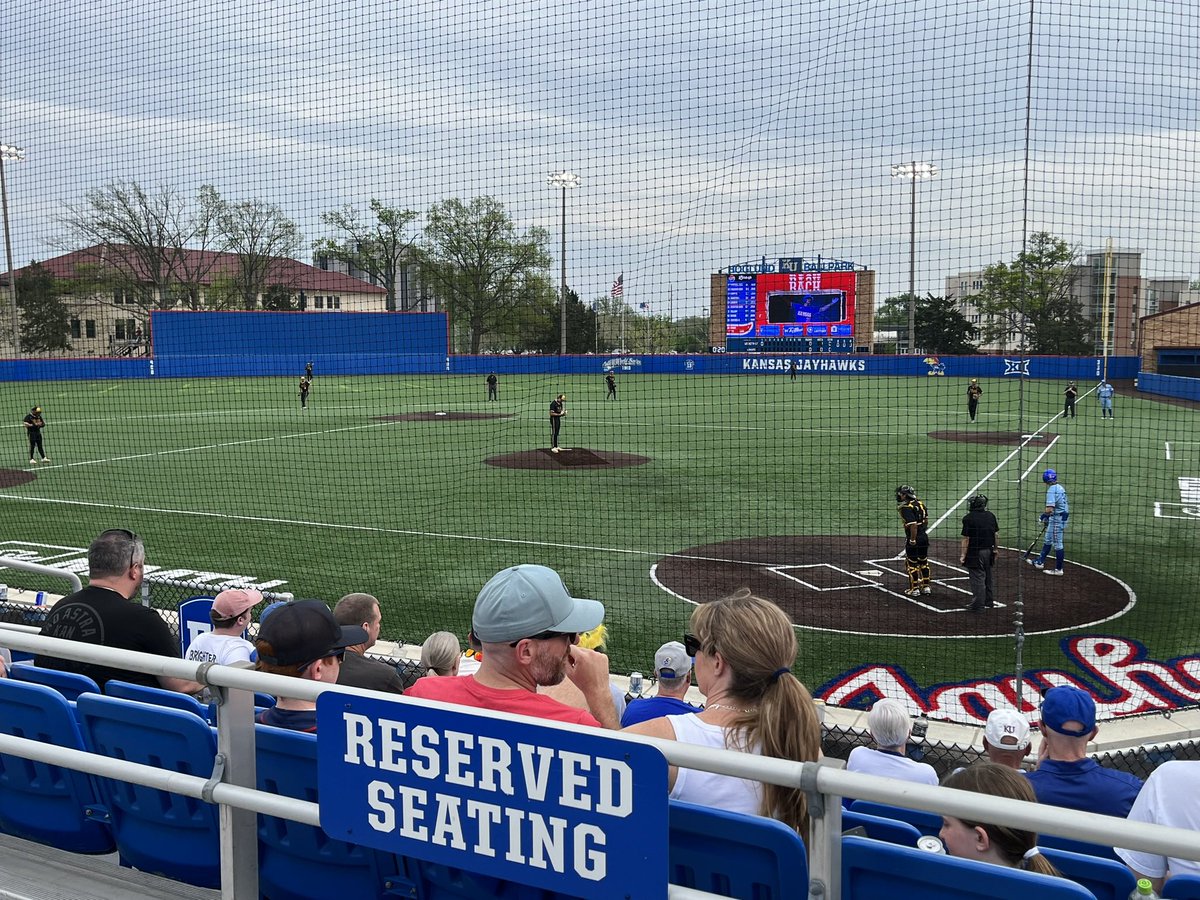 doubledoubledad's tweet photo. @noahdarling_ Amazing year for sure, a great place to watch baseball! Rock Chalk! https://t.co/VR4MnwPoZV