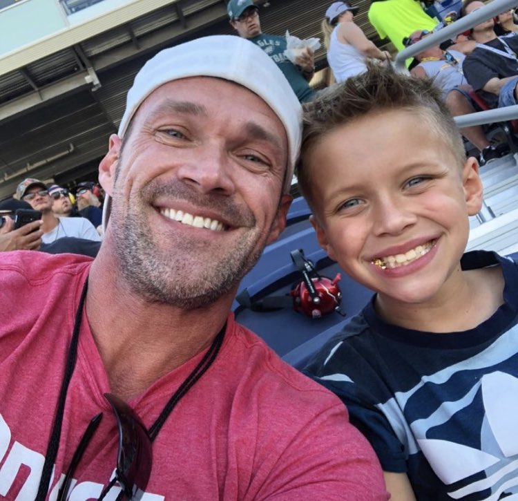 markalvinrl's tweet image. Nothing beats moments like this—big smiles, good vibes, and memories that last forever. 🏟️❤️ #GameDay #FamilyTime #UnforgettableMoments