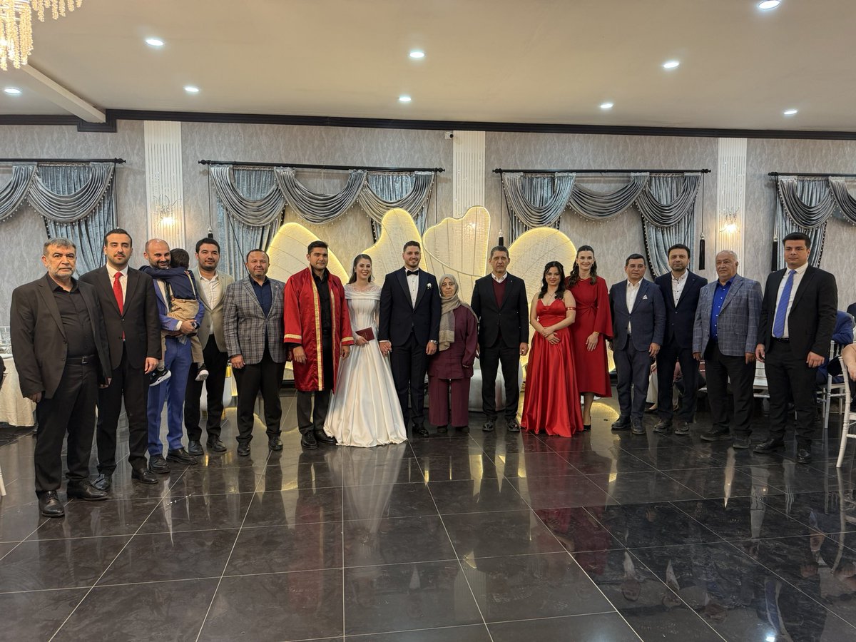 ethemtas's tweet photo. Önceki dönem Kepez İlçe Gençlik Kolları Başkanımız ve İl Yönetim Kurulu Üyemiz kıymetli kardeşimiz Eyüp ile Bahar’ın en mutlu günlerine şahitlik ettik.
Ömür boyu mutluluk ve huzur diliyorum. https://t.co/01eY99RjTo