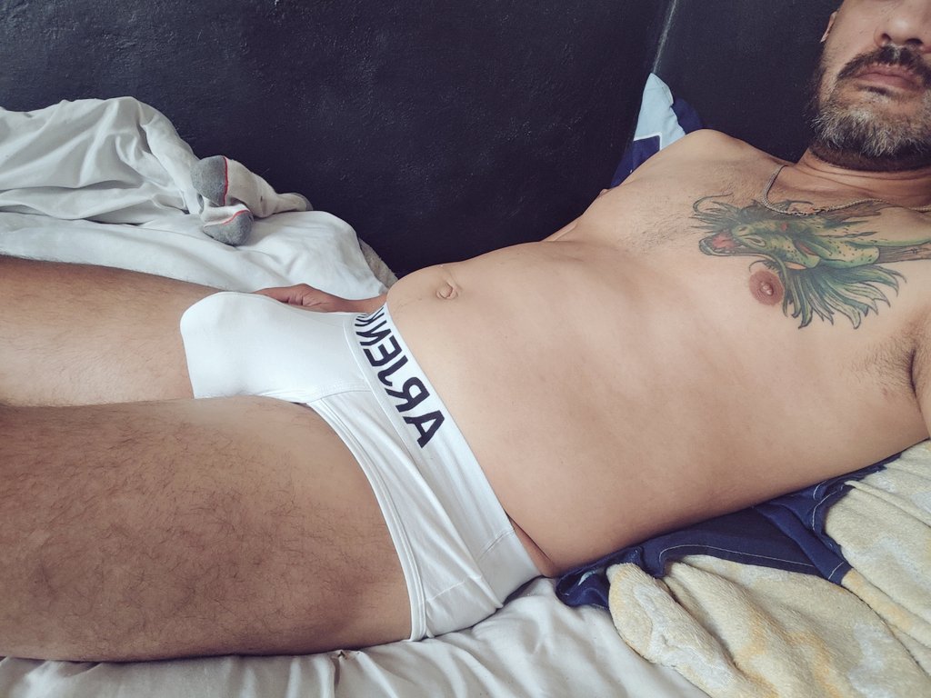 Edomex_Cock's tweet photo. Con este calor no se antoja más que estar en calzones y acostado. https://t.co/f3paPTYaM2