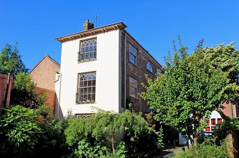 aroundaboutbrit's tweet image. Getaway to Gothic House B&amp;amp;B in Norwich.

Gothic House Bed &amp;amp; Breakfast offers charming accommodation set within a quiet courtyard in the heart of Norwich, just moments from the Cathedral.

aroundaboutbritain.co.uk/Norfolk/5969

#GothicHouse #Norwich #BedAndBreakfast #CityBreak #Norfolk