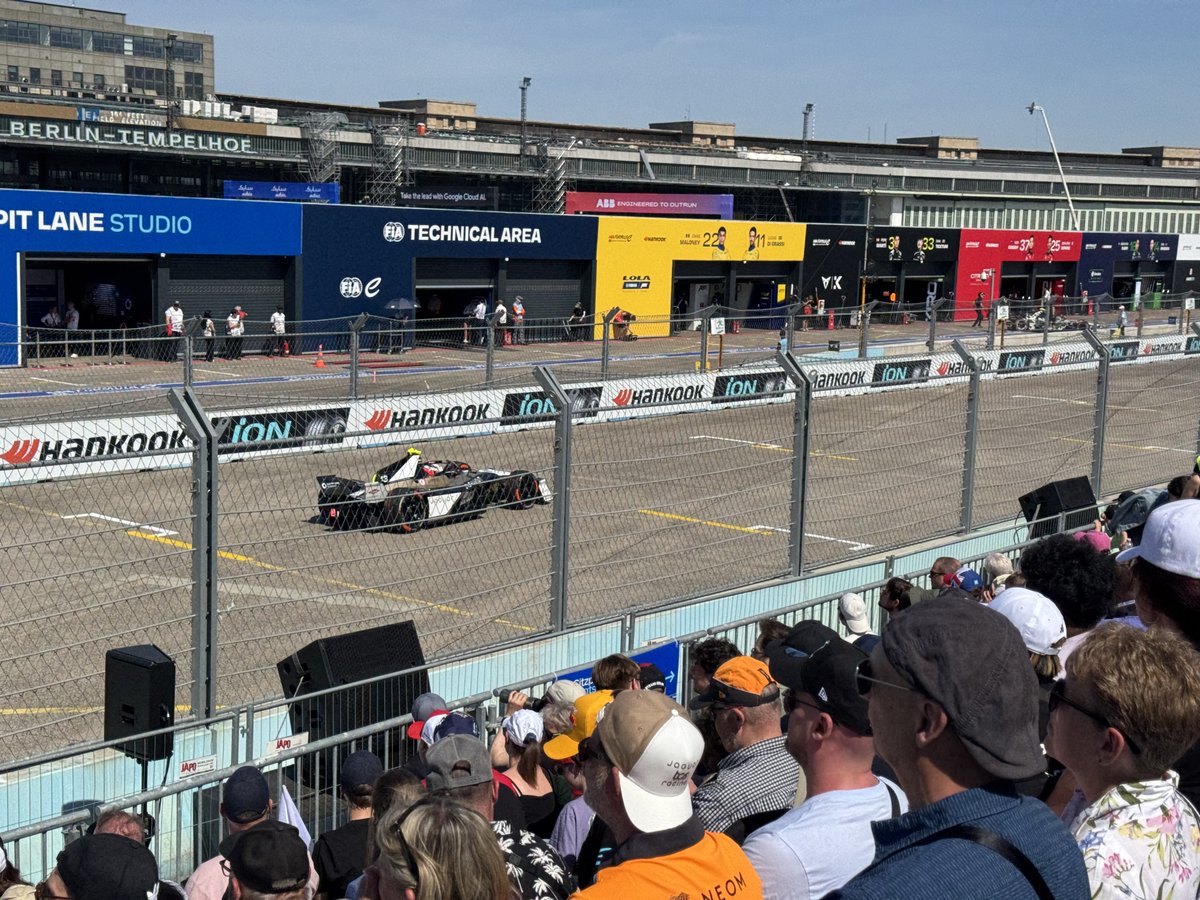 josevascomusic's tweet photo. Formula E @ Tempelhof https://t.co/rxrZ1Uery6