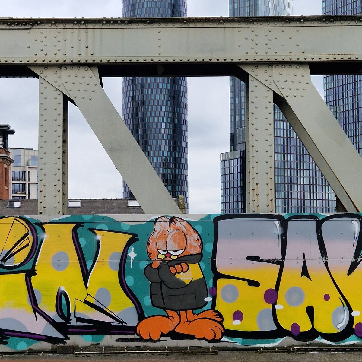 DianeHaywood71's tweet image. How cool is this graffiti!
#Garfield #Manchester #CastlefieldViaduct