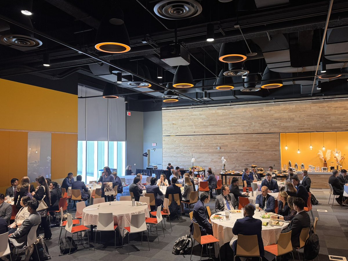 graffeo's tweet photo. We had an Incredible &amp; SOLD OUT crowd for our second-annual @AANSNeuro @youngneuros #E2M Networking Luncheon... thx to all the attendees, admins, &amp; mentors who helped make this such an interesting &amp; engaging event! https://t.co/B86rLeJESX