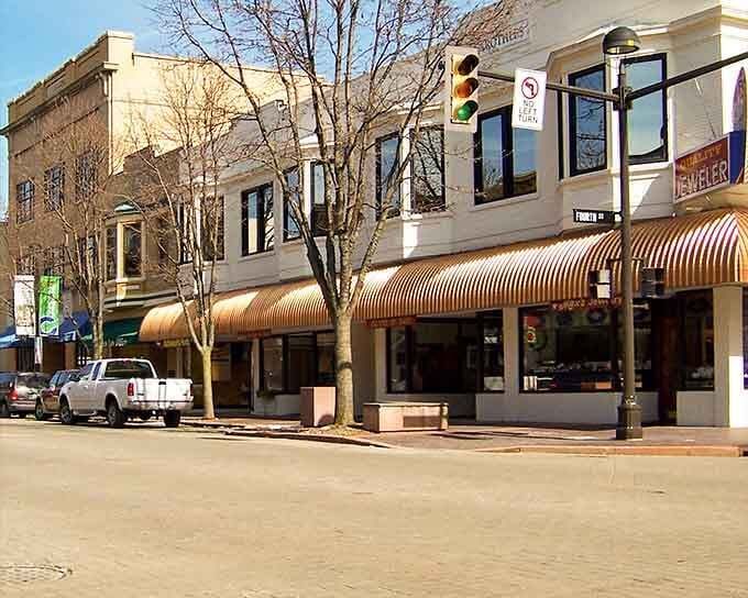 JolieBStudios's tweet image. The Small Indiana Town That's Quietly Stealing The Midwest's Heart buff.ly/eiS3x6R #travel #hospitality #architecture #ColumbusIN