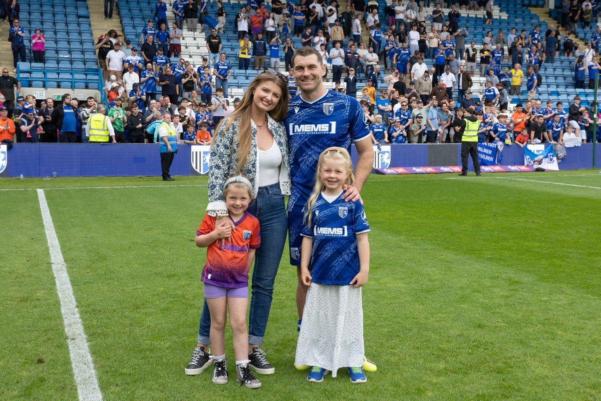 TheGillsFC's tweet photo. 7⃣5⃣1⃣ appearances declared. 

Some fantastic pictures as Sam Vokes signs off a magnificent professional career. 👏📸

#Gills https://t.co/0BmKLDVdde