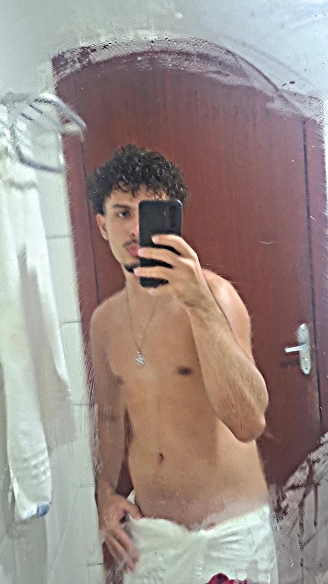 To adorando meu corpo da academia me sentindo mais gostoso a cada dia 🫦