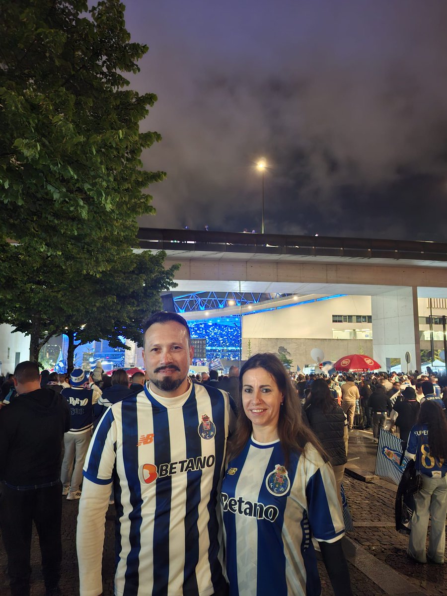 Ser Porto não se explica, Sente-se!!
Ser Porto é saber que não basta sermos melhores, temos de ser muito melhores que os outros.
Essa é a nossa alma, a nossa força, o nosso desígnio.