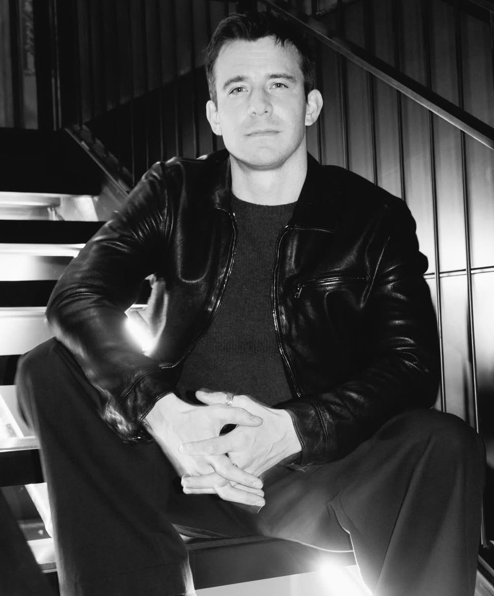 1997whovian's tweet photo. This is Luke and he's not lukewarm he's 🔥 https://t.co/8uZmDu60Si