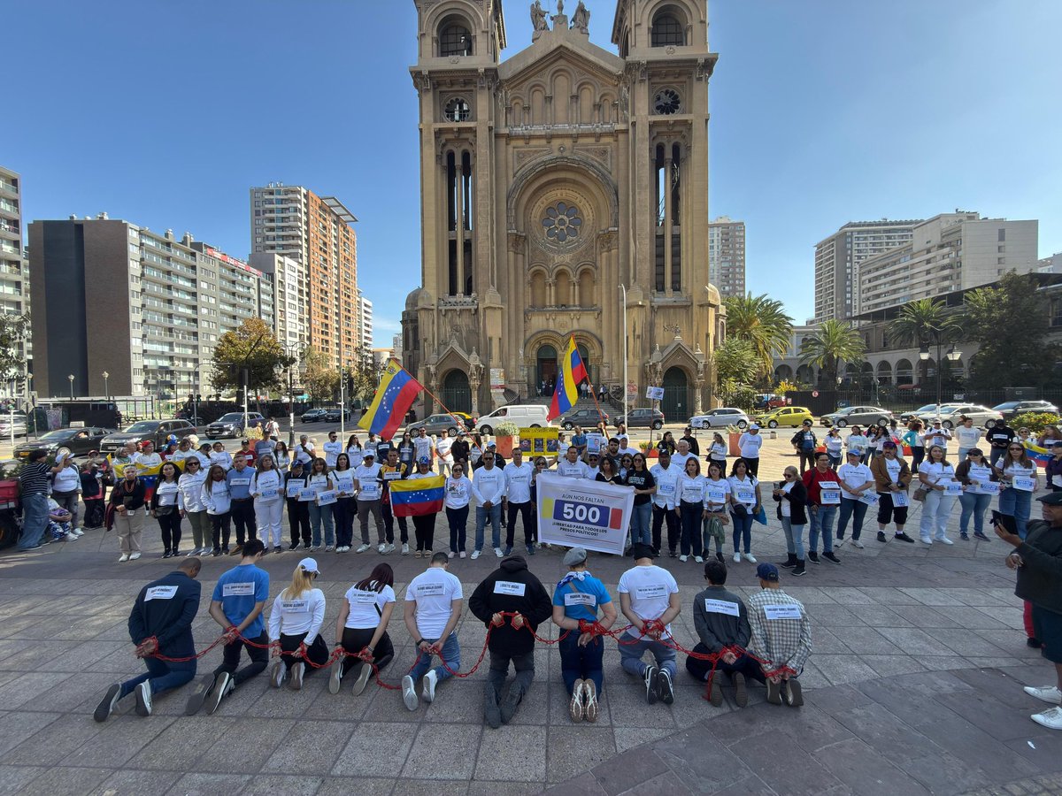 ReporteYa's tweet photo. #3Abr #SinMásPresosPolíticos #Chile
@MundoConVzla: 📍Santiago de Chile lo exige claro: LIBERTAD PARA TODOS LOS PRESOS POLÍTICOS. https://t.co/F92VJ0WGYH