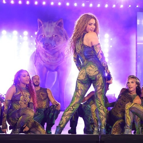 MusicNewsWeb's tweet image. Shakira makes history with record-breaking performance in Rio de Janeiro - #shakira @shakira #RiodeJaneiro
Read the full article here: ift.tt/R2mwX6b
More on Music-News.com
