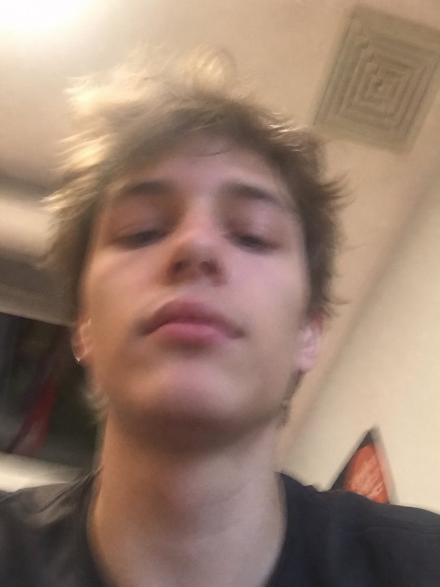 sannstr tweet media