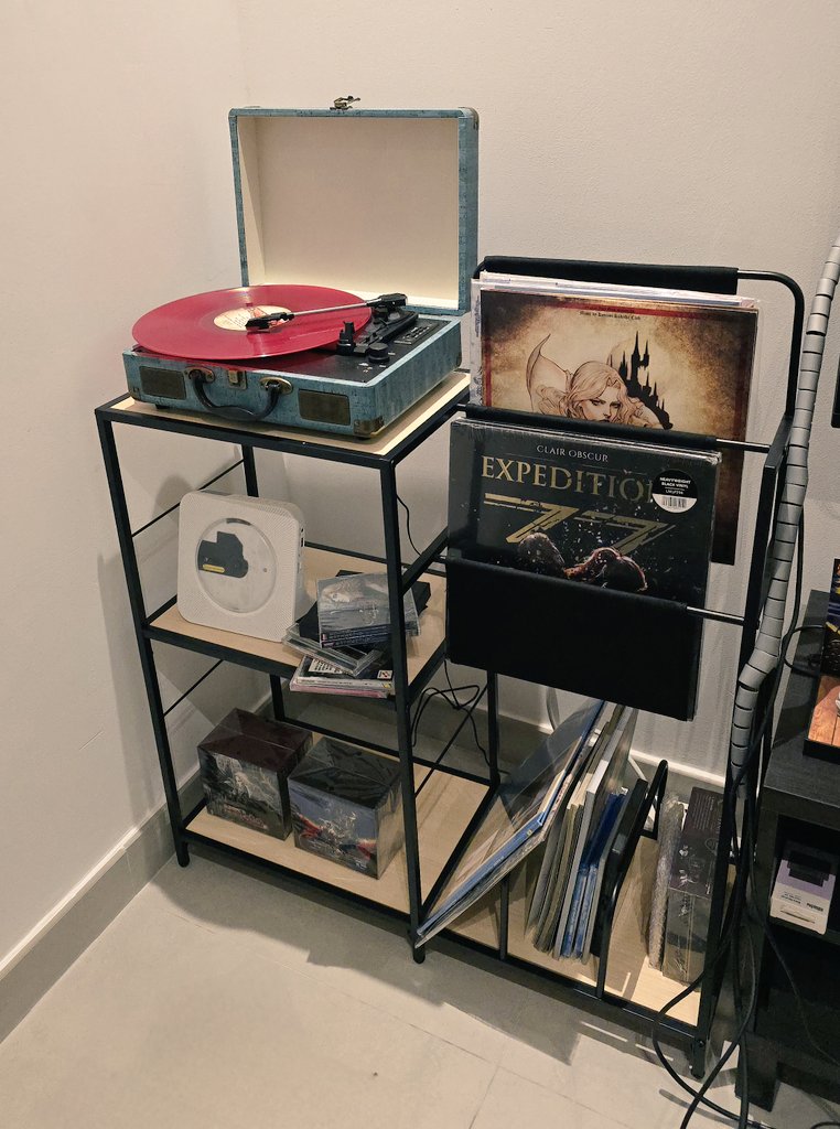 hosani69's tweet image. سيت آب متواضع لتشغيل بعض الاوستات الاسطورية 🔥
#vinyl #ost #castlevania #expedition33