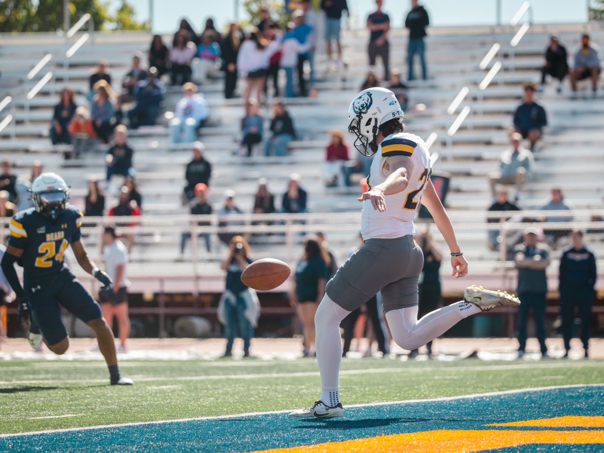 UNC_BearsFB's tweet photo. 🔵 &amp; 🟡

📸 Jesus Ayala

#BearCountry https://t.co/5oMOEzw9yg