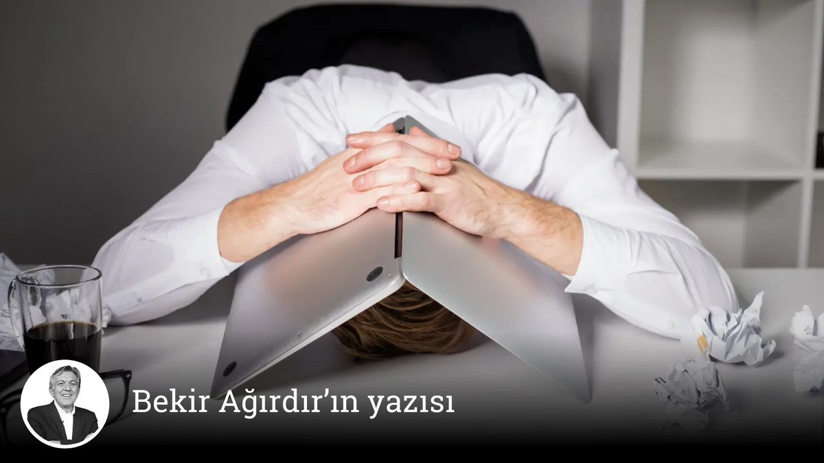 t24comtr's tweet photo. 🔴 Anksiyete yaygınlaştı, stres norm oldu: Ekonomik kriz artık toplumsal bir kırılma

📌 Türkiye’de mesele yalnızca geçim sıkıntısı değil; toplumun geniş kesimleri bugünü kurtarma telaşıyla yarını kaybetme korkusu yaşıyor. Kaygı marjinal bir duygu olmaktan çıktı, gündelik hayatın normuna dönüştü. Belirsizlik kalıcılaştıkça insanlar tasarruf etmiyor, uzun vadeli plan kurmuyor, risk almaktan kaçınıyor. Ekonomik kriz artık refah kaybından öte geleceğe güvenin aşındığı derin bir toplumsal kırılma

✍️ Bekir Ağırdır'ın yazısı...

https://t.co/mLjM4uNCEt