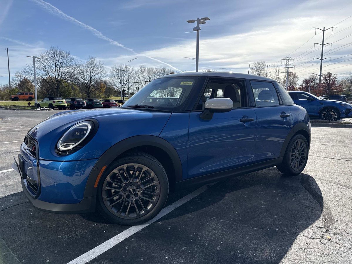 MINIofGlencoe's tweet image. Closed today, open Monday, and this 2025 MINI Cooper S Signature in Icy Sunshine Blue (Stock #G25191) 💙 is already worth the wait. 

MINI Certified, Clean CARFAX, sport seats, moonroof, HUD and more.
Plan your visit: miniofglencoe.com/certified/MINI… 

(847) 998-5200 | #MINI #Glencoe