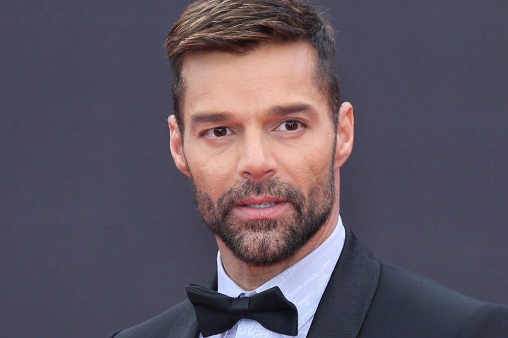 ¿CON CUÁL DE ESTAS VOCES ICÓNICAS TE QUEDAS? 🤔
🔄 Thalía 
❤️ Ricky Martin