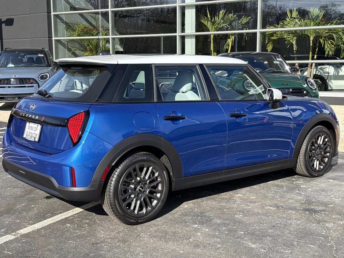 FieldsAuto's tweet image. Closed today, open Monday, and this 2025 MINI Cooper S Signature in Icy Sunshine Blue (Stock #G25191) 💙 is already worth the wait. 

MINI Certified, Clean CARFAX, sport seats, moonroof, HUD and more.
Plan your visit: miniofglencoe.com/certified/MINI… 

(847) 998-5200 | #MINI #Glencoe