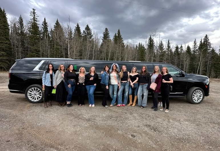 AMPMLIMO's tweet photo. Priddis ➝ Bragg Creek ➝ back — smooth, stress-free ride in our brand new Cadillac stretch limo.

Book your next event with us.

#CalgaryLimo #YYC #BraggCreek #Priddis #LuxuryRide #Graduation #Weddings #Birthdays https://t.co/hnPvK8iN7l