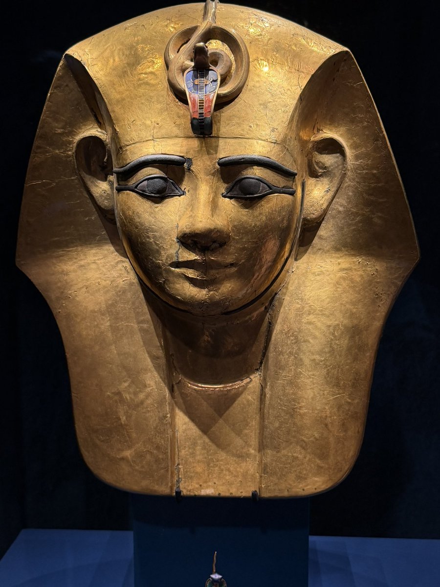 ENortonHistory's tweet photo. Gilded wood mask from the coffin of Amenemope, a 21st century pharaoh who ruled around 3000 years ago. On display in the Ramses and the Pharaohs’ Gold exhibition at Battersea Power Station #ramsesexhibition #ramsesthegreat #ancientegypt #pharaoh https://t.co/SC2fBlQ8k7