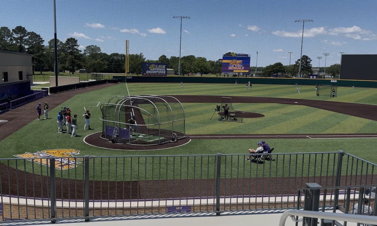 Luke_Kordisch's tweet photo. I went to @LSUEBengalsBSB camp today and got some quality reps. https://t.co/gfFm5CLYt5