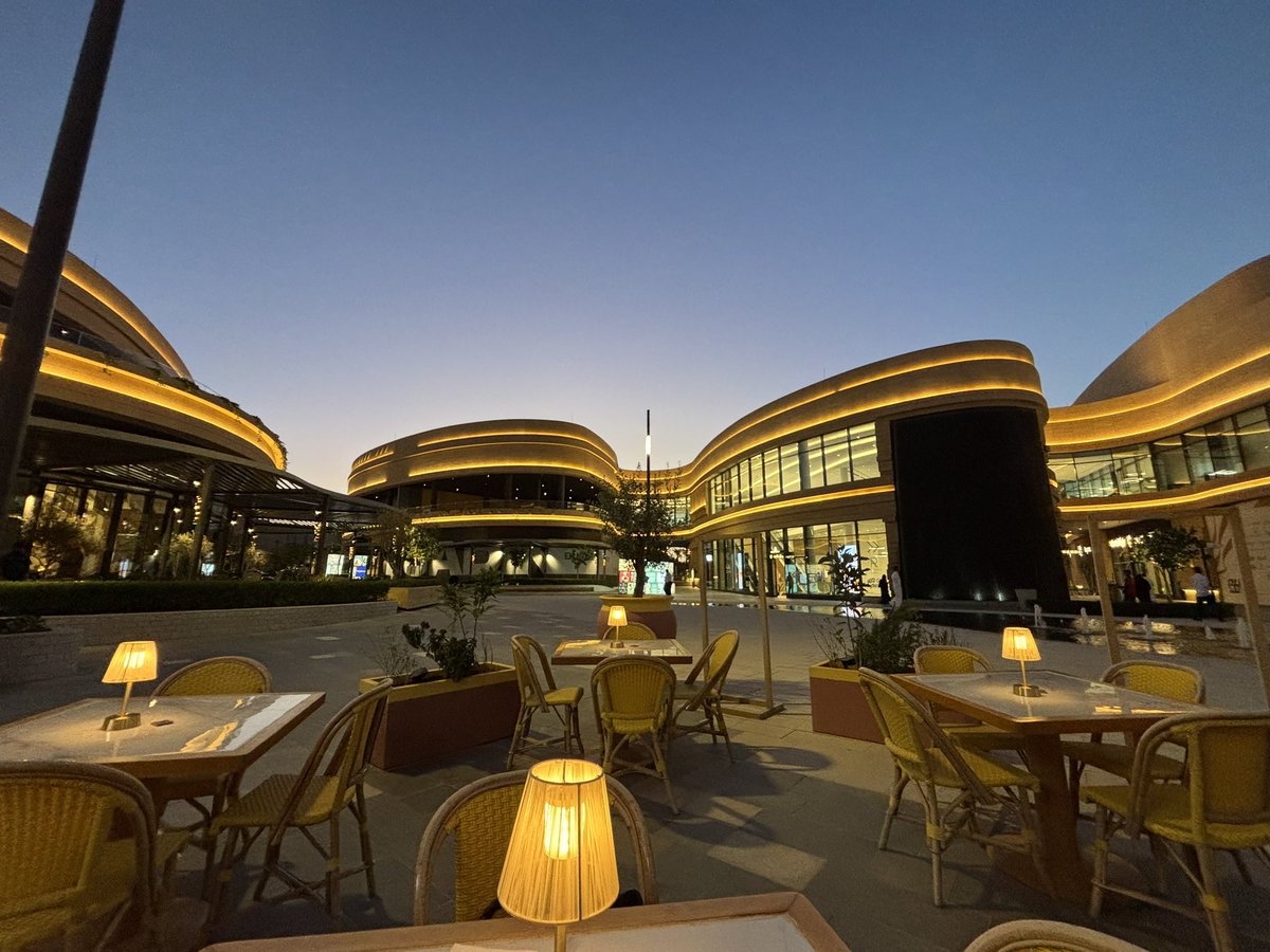maczka_p's tweet photo. Riyadh is getting très chic! https://t.co/7pAoRYM7jC