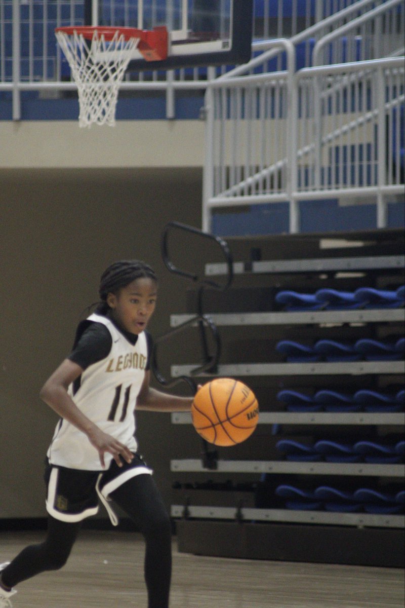 Jeffries_T11's tweet photo. Game face on πβ¨ Rising up for the finish!
#Basketball #GameDay #Hoops #AthleteLife #WomenInSports #BallIsLife #Layup #SportsPhotography #OnTheRise https://t.co/xZVA61Ckzy