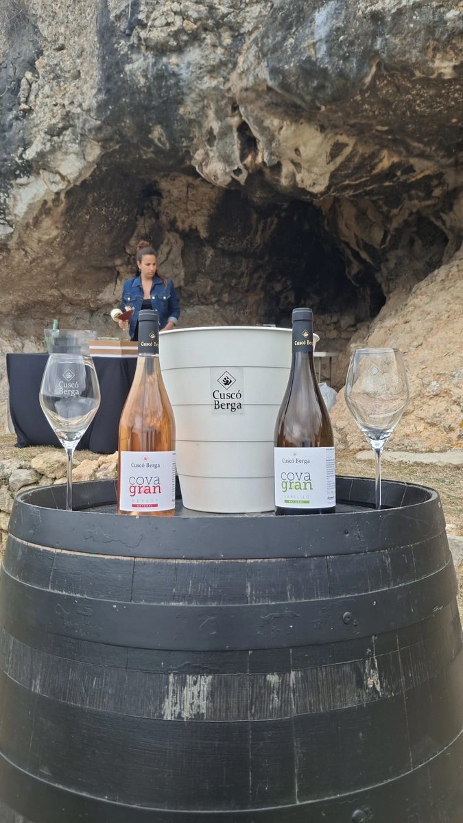 cuscoberga's tweet photo. Al #Microvi2026 Passejada i tast maridat a la Cova Gran en un entorn natural privilegiat i dinamitzat per @CARAMCARAMMM  i @cuscoberga 
@penedesturisme #winelovers
@BCNmoltmes @VisitaAvinyonet
https://t.co/ado7ErJCGf https://t.co/Pk2Tk6uPtF