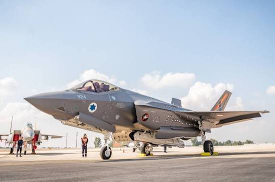 gliciofonseca's tweet image. #Israel teria aprovado a compra de mais caças para a @IAFsite. Ao todo seriam adquiridos 2 Esqd, um de F-35I Adir e outro de F-15IA. Caso isso se concretize, Israel passaria a ser o maior operador de F-35 no exterior: 100 unidades. Já, de F-15IA, o país passaria a ter 50 aviões.