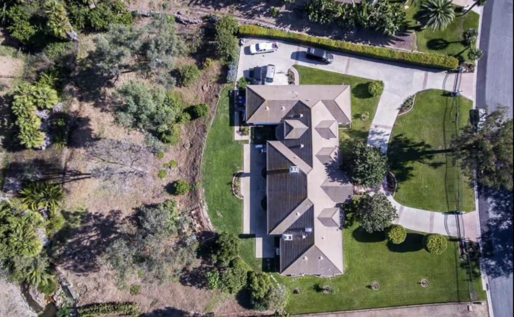 Benditas_Redes_'s tweet image. ¿@arturoavila_mx?

¿El que tiene la casa de $5,000,000.00 de dólares en @Rancho_Santa_Fe, #SanDiego, #California?

El sitio tiene el tercer código postal más caro en los Estados Unidos, y el más caro en California

eluniversal.com.mx/nacion/asi-es-…