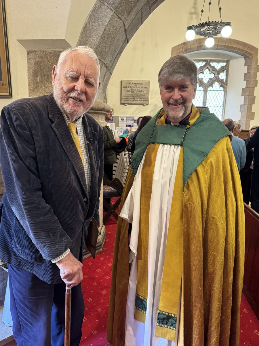 TimBarker10's tweet photo. A lovely morning at St Andrew’s church in Guernsey. Sir Terry Waite came to the church to preach for the annual service for the @GuernseyLitFest - of which he is the honorary chairman. https://t.co/0lcdfyJ4VC