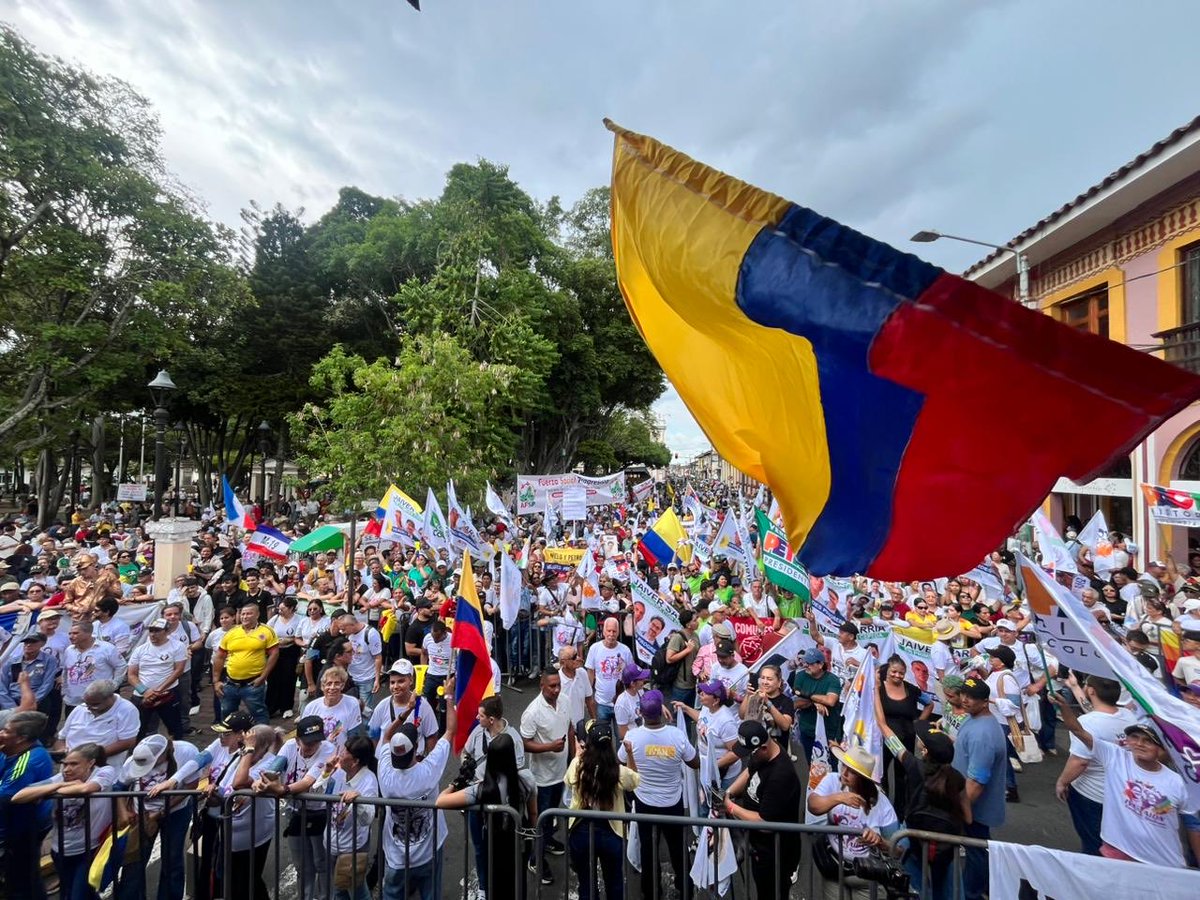 Así se ve Buga previo al discurso de ⁦<a href="/IvanCepedaCast/">Iván Cepeda Castro</a>⁩ maravillosa gente , maravilloso nuestro país.

VAMOS A GANAR EN PRIMERA VUELTA