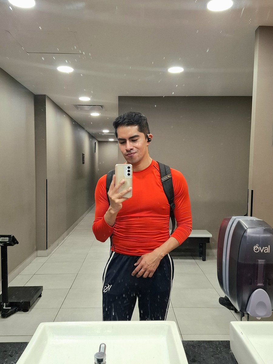 eddgar_gt's tweet image. Buscando motivación... 🙂‍↕️✨️🫳⚘️ #fit #gym #unalimpiadita #seentrenó #ganas