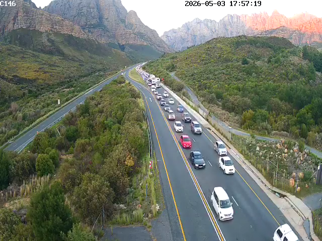 CapeTownFreeway's tweet image. Update: Road Closure due overturned truck on Old du Toits Kloof Pass. No access to R101, use alternate route.