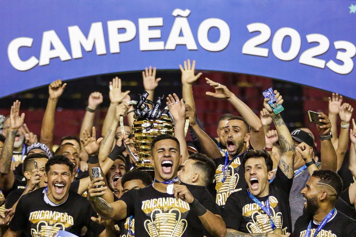 Noite de Copa tweet media