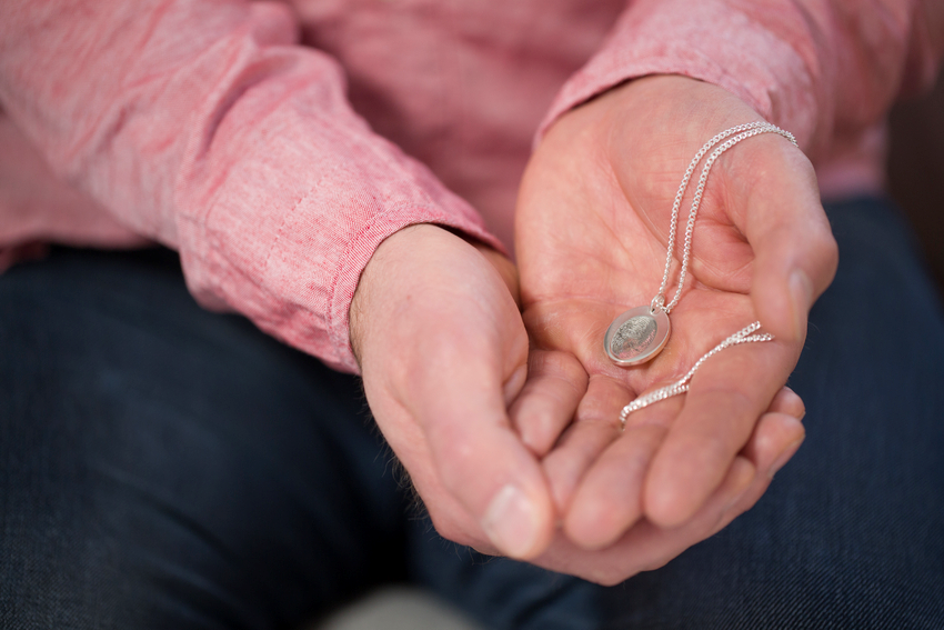 HOECoopfunerals's tweet photo. A personalised piece of jewellery made with your loved ones finger print 📿

#HeartOfEnglandFunerals #FuneralCare #MidlandsFuneralCare https://t.co/x5ApLgnylH