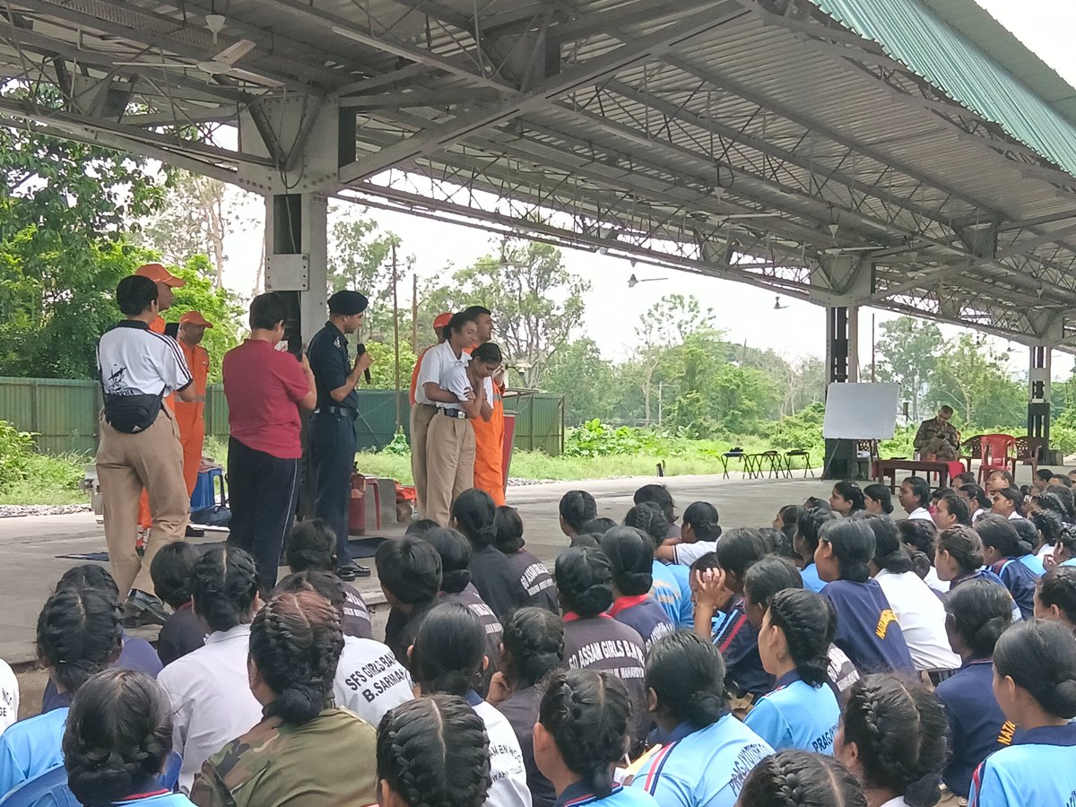 01NDRF's tweet image. Preparing young cadets to respond, rescue, and rebuild.
1st BN NDRF, conducted disaster management awareness for NCC cadets at NCC Army Camp, Narengi, Kamrup Metro, Assam. 
#Preparedness #NDRF #NCC
#आपदा_सेवा_सदैव_सर्वत्र
@NDRFHQ