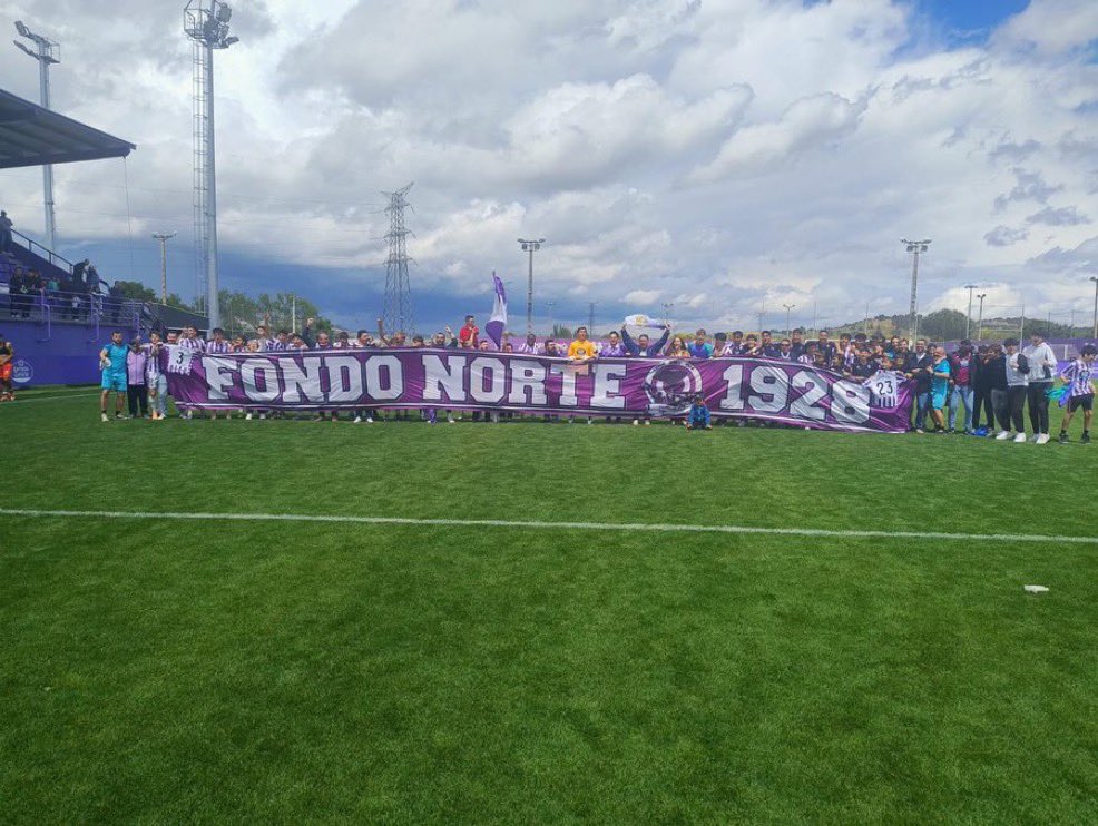 valladolid1984's tweet photo. 💜🤍IMAGEN PRECIOSA💜🤍

EQUIPO Y AFICION UNIDOS, ES LA ÚNICA Y LA MEJOR FORMA DE CONSEGUIR RESULTADOS EN EL CAMPO

OBJETIVO CUMPLIDO Y ESPERAMOS VEROS CRECER LOS PRÓXIMOS AÑOS

SIEMPRE PUCELA https://t.co/vU3nqAnKef