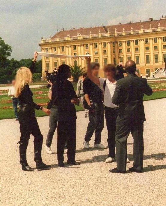 EmmaPeel_Knight's tweet image. @michaeljackson loved #Vienna, #Austria🇦🇹, very very much. This was another Photo shooting at the wonderful Schönbrunn Palace in June 1988.😊😉
@archivejaafar  @ParisJackson  @iambigijackson
@princemjjjaxon  @jermjackson5  @latoyajackson
@JanetJackson @tajjackson3
#MichaelMovie