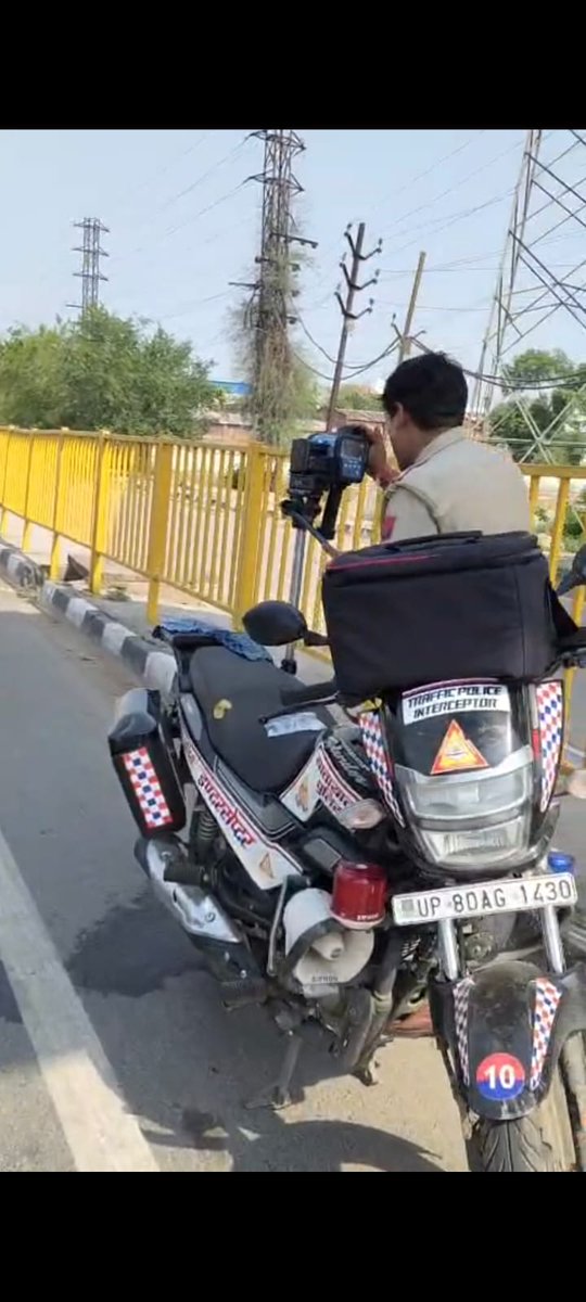 Agra Traffic Police tweet media