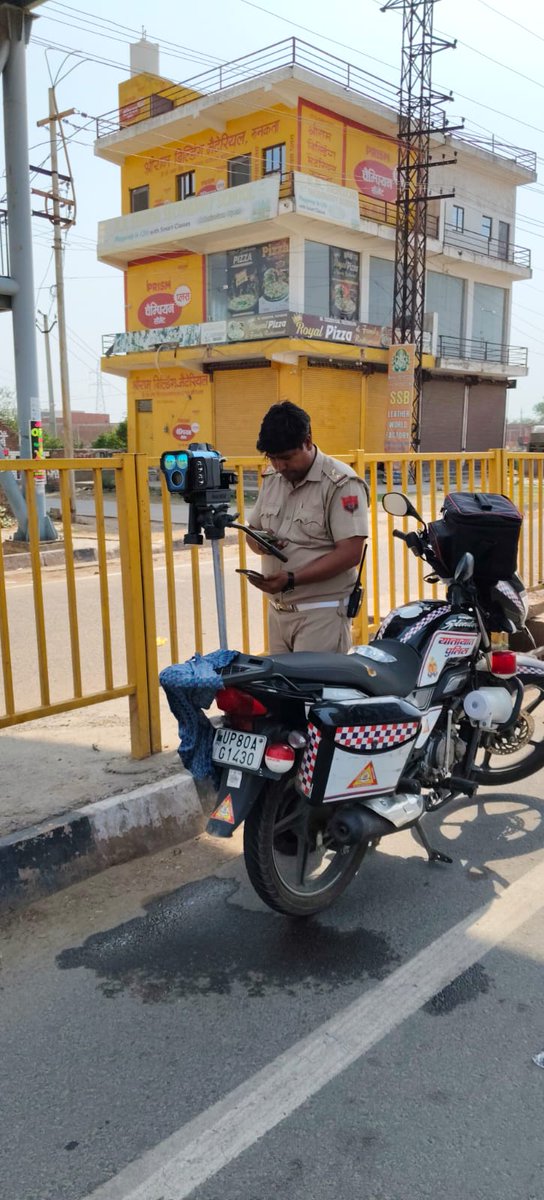 Agra Traffic Police tweet media