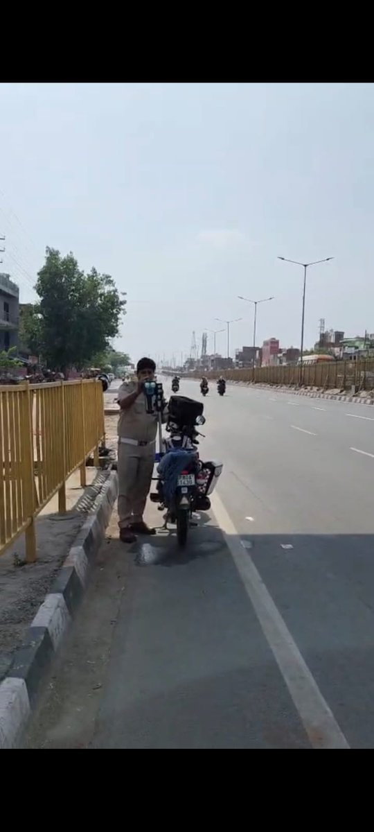Agra Traffic Police tweet media